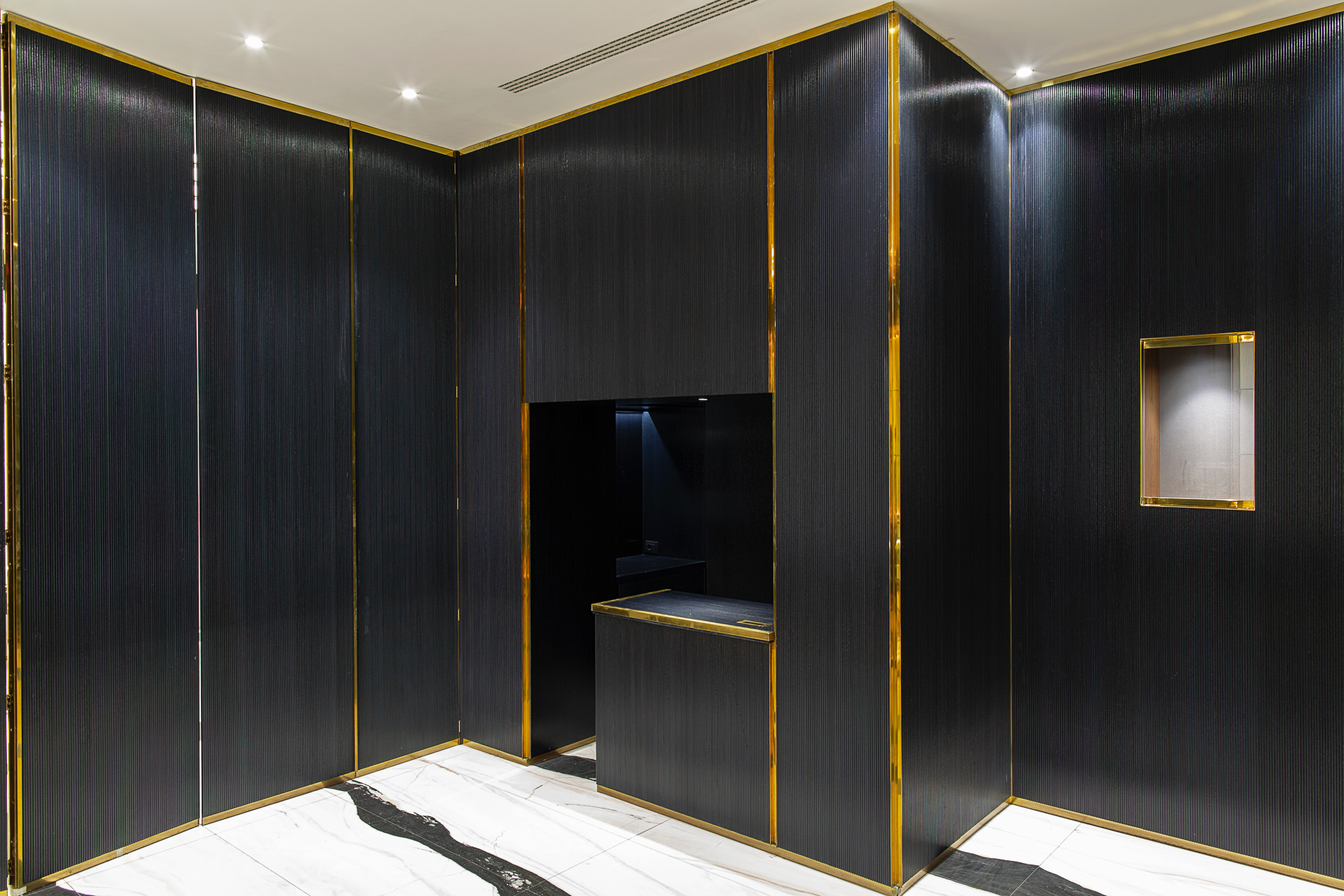 BERNASCONI – FRAME PHOTOGRAPHY STUDIO