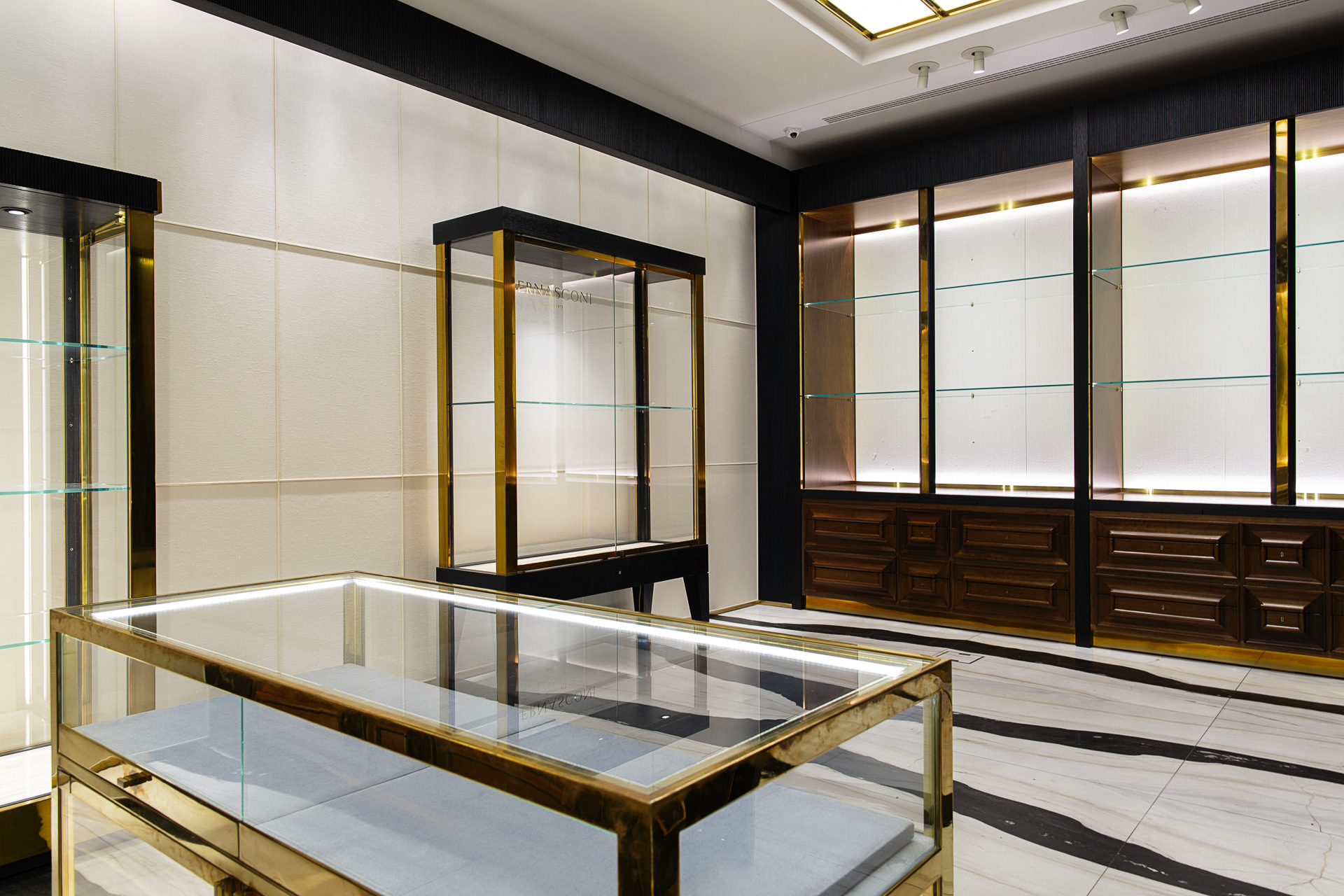 BERNASCONI – FRAME PHOTOGRAPHY STUDIO